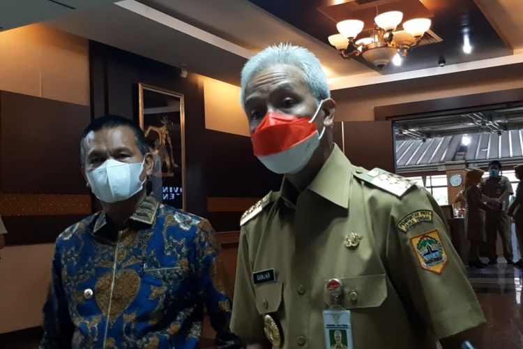 Gubernur Jawa Tengah Ganjar Pranowo usai pertemuan dengan Wali Kota Pariaman, Genius Umar di kantornya, Senin (10/1/2022)