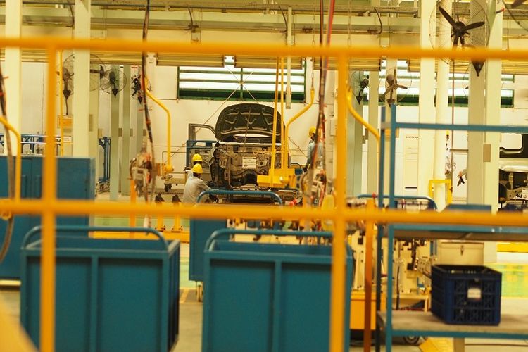 Pabrik DFSK di Cikande merupakan salah satu pabrik otomotif tercanggih dan modern di Indonesia. Pabrik ini telah mengadopsi teknologi robotik pada proses produksi hingga mencapai 90 persen. 