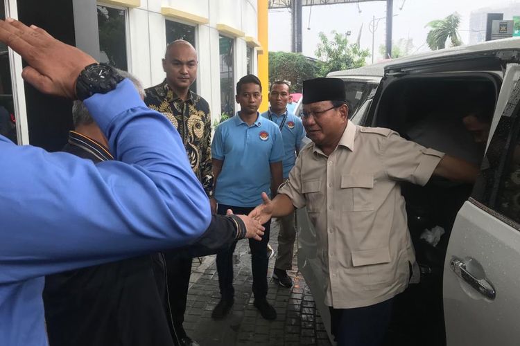 Capres nomor urut 02 Prabowo Subianto saat mendatangi Kantor DPP PKS di Jalan TB Simatupang, Pasar Minggu, Jakarta Selatan, Rabu (8/5/2019).