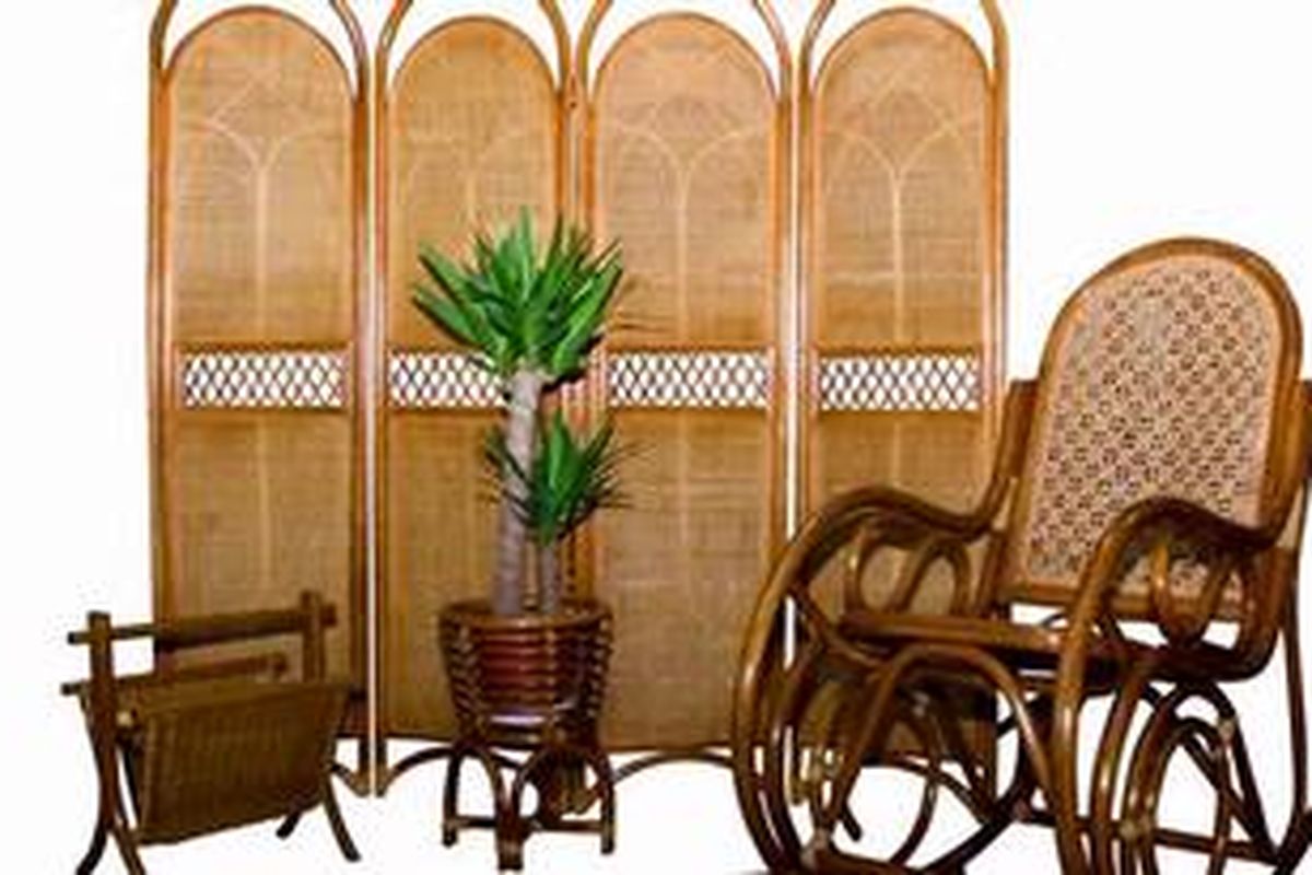 Menggunakan partisi fleksibel, selain menyiasati sesaknya ruangan, juga dapat dimanfaatkan sebagai elemen dekorasi.