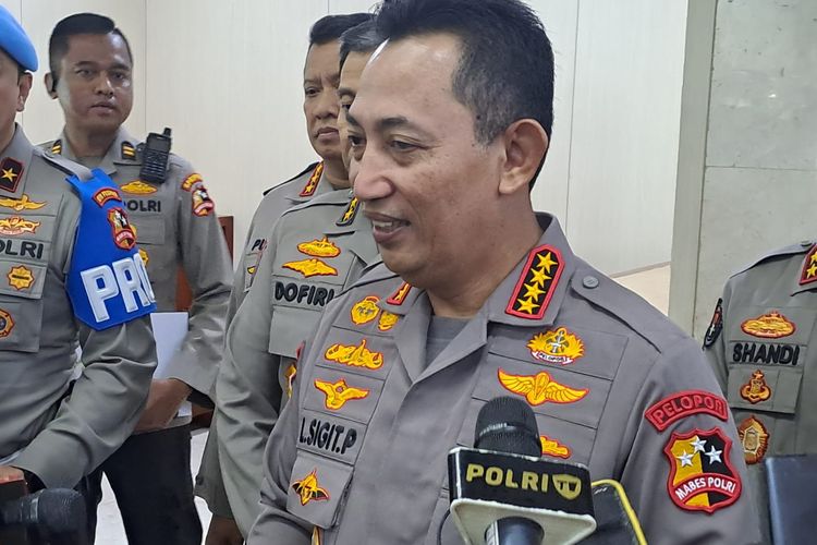Kapolri Jenderal Listyo Sigit Prabowo saat ditemui di Gedung DPR, Senayan, Jakarta Pusat, Rabu (12/4/2023). 