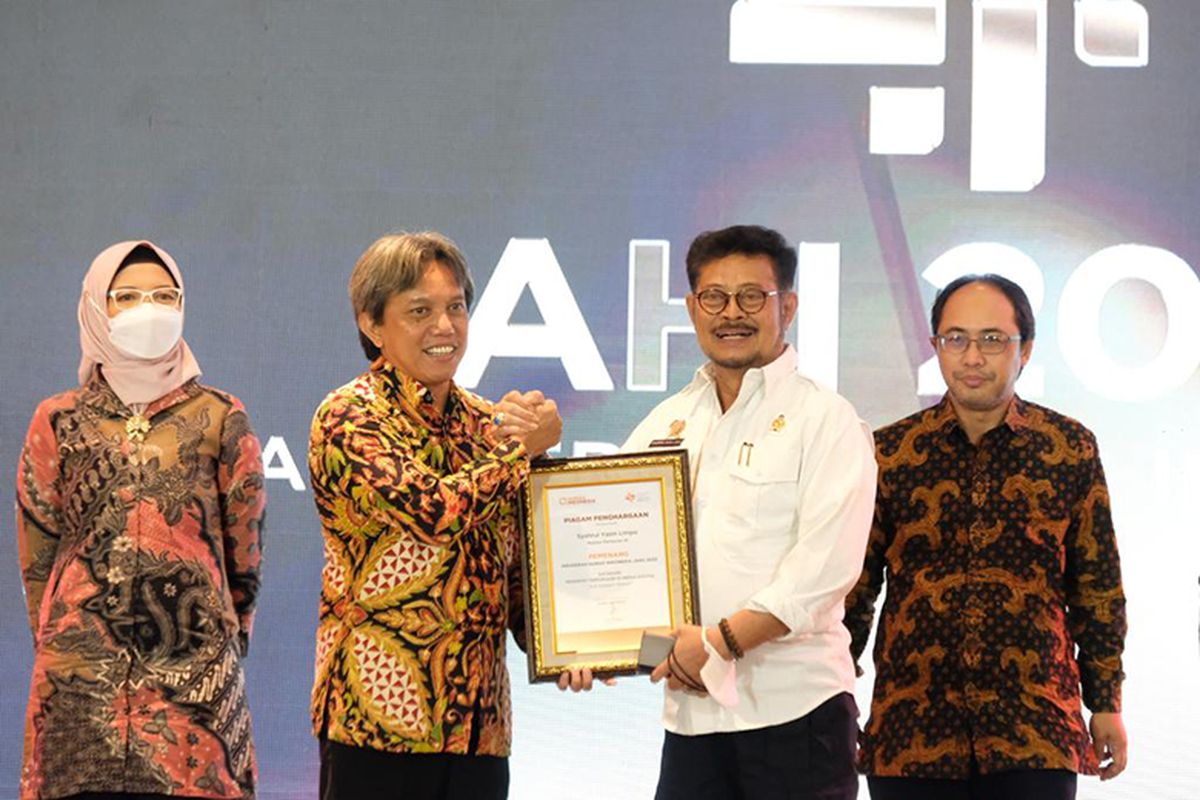 Menteri Pertanian Syahrul Yasim Limpo saat menerima penghargaan AHI 2022.