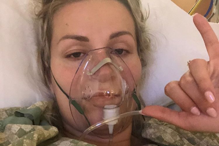 Angela Primachenko berjuang melahirkan di tengah keadaan koma karena Covid-19. Foto dibagikan oleh saudari kembarnya yang juga memohon doa melalui Instagram untuk kesembuhan Primachenko.