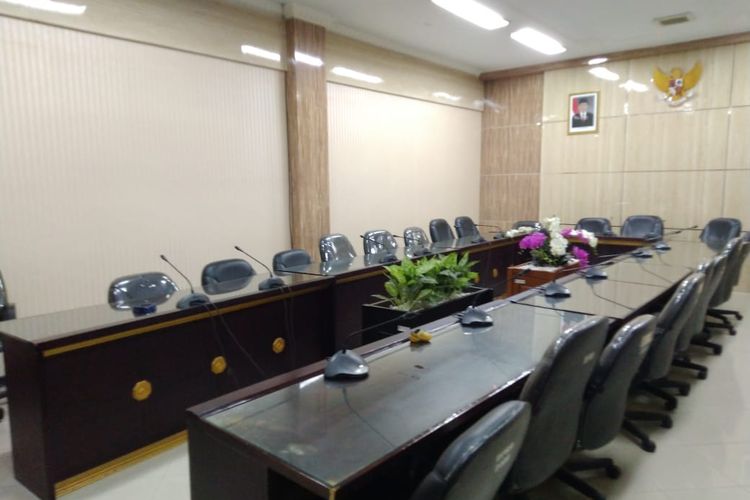 Ruang rapat Pokja I Panitia Hak Angket DPRD Jember yang kosong, karena pejabat yang diundang tidak datang