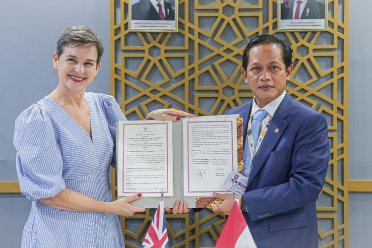 RI-Inggris Teken MoU Kurangi Sampah Plastik dan Polusi Laut