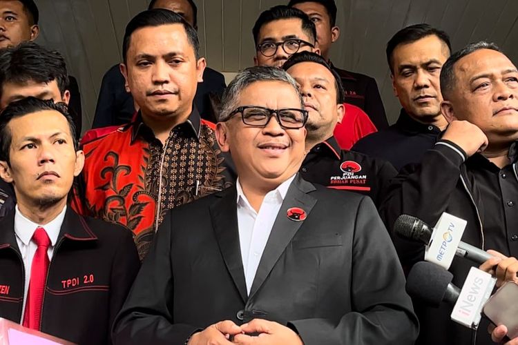 Sekjen PDIP Hasto Kristiyanto saat memberikan keterangan usai diperiksa di Polda Metro Jaya, Jakarta Selatan, Selasa (4/6/2024) 