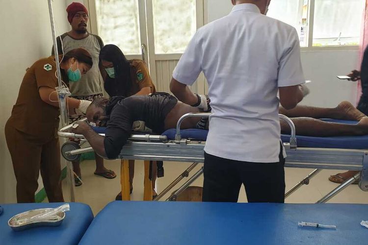 karyawan PT Dolarosa bernama Yulius Wetipo (34 ) tertembak di pinggang kiri tembus ke punggung kanan di Nduga, Papua.