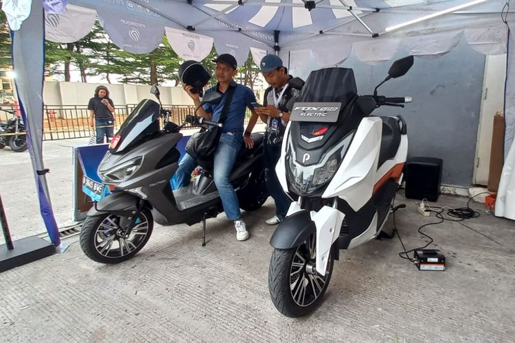 Test ride Polytron Fox 500 di Indonesia Motorcycle Show (IMOS) 2024