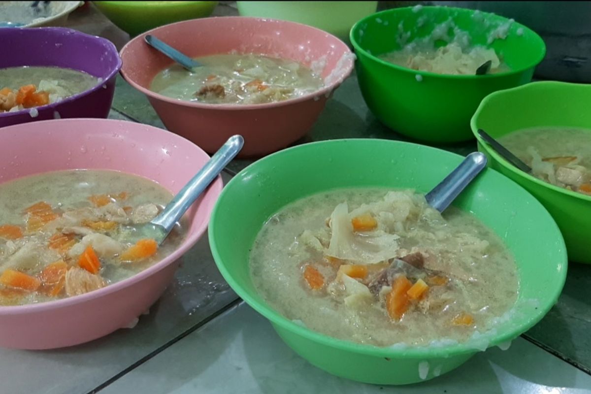 Sajian berbuka puasa Bubur India di Masjid Jami Pekojan Semarang