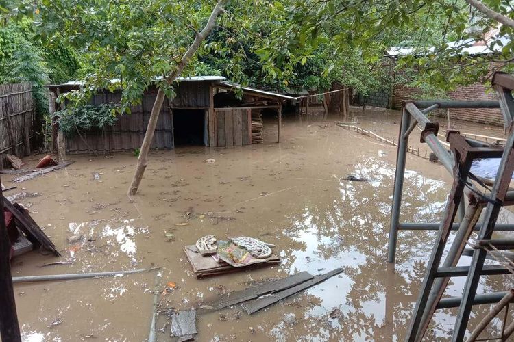 Tampak permukiman warga di Kelurahan Monta Baru terendam banjir, Kamis (9/3/2023).