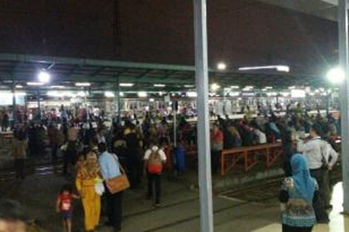 Suasana di Stasiun Manggarai, Kamis (5/3/2015).