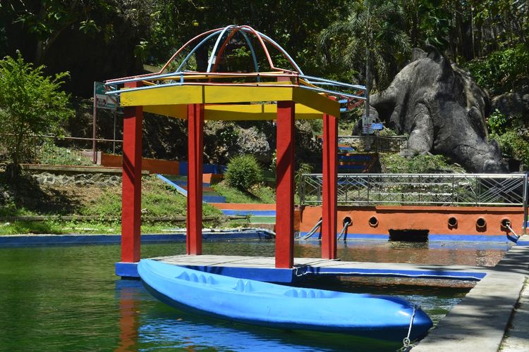 Perahu Kano dan Bebek Air di Goa Jatijajar Kebumen Kian Diminati Wisatawan