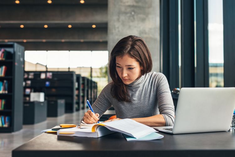 Ada cukup banyak lowongan kerja jurusan ekonomi pembangunan. Selain itu prospek kerja jurusan ekonomi pembangunan juga relatif bagus.