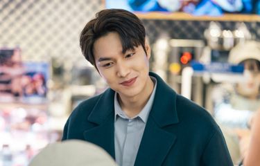 Aktor Lee Min Ho saat akting dalam drama The King Eternal Monarch
