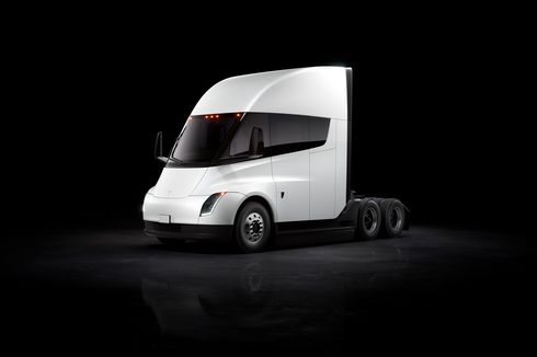 Wujud Tesla Semi Truck Muncul Sedang Diuji Coba, Pakai Setir di Tengah