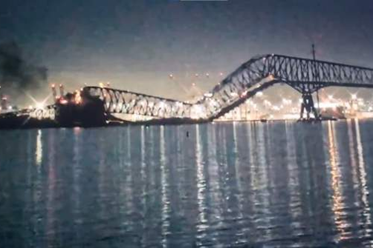 Jembatan Baltimore Runtuh Usai Ditabrak Kapal Kargo, 20 Korban Diduga Tenggelam