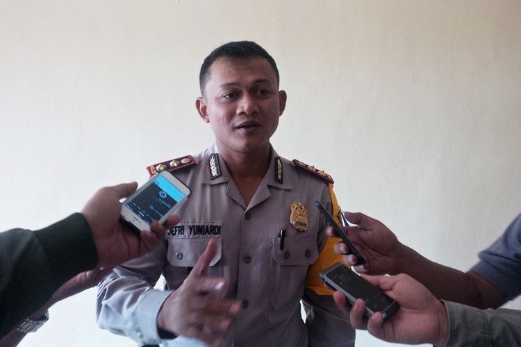 Kapolres Nunukan AKBP Jepry Yuniardi membantah salah satu perwiranya yang bertugas di Unit Tindak Pidana Korupsi Kepolisian Resort Nunukan terkena OTT oleh unsur Kominda Wilayah Pulau Sebatik. 