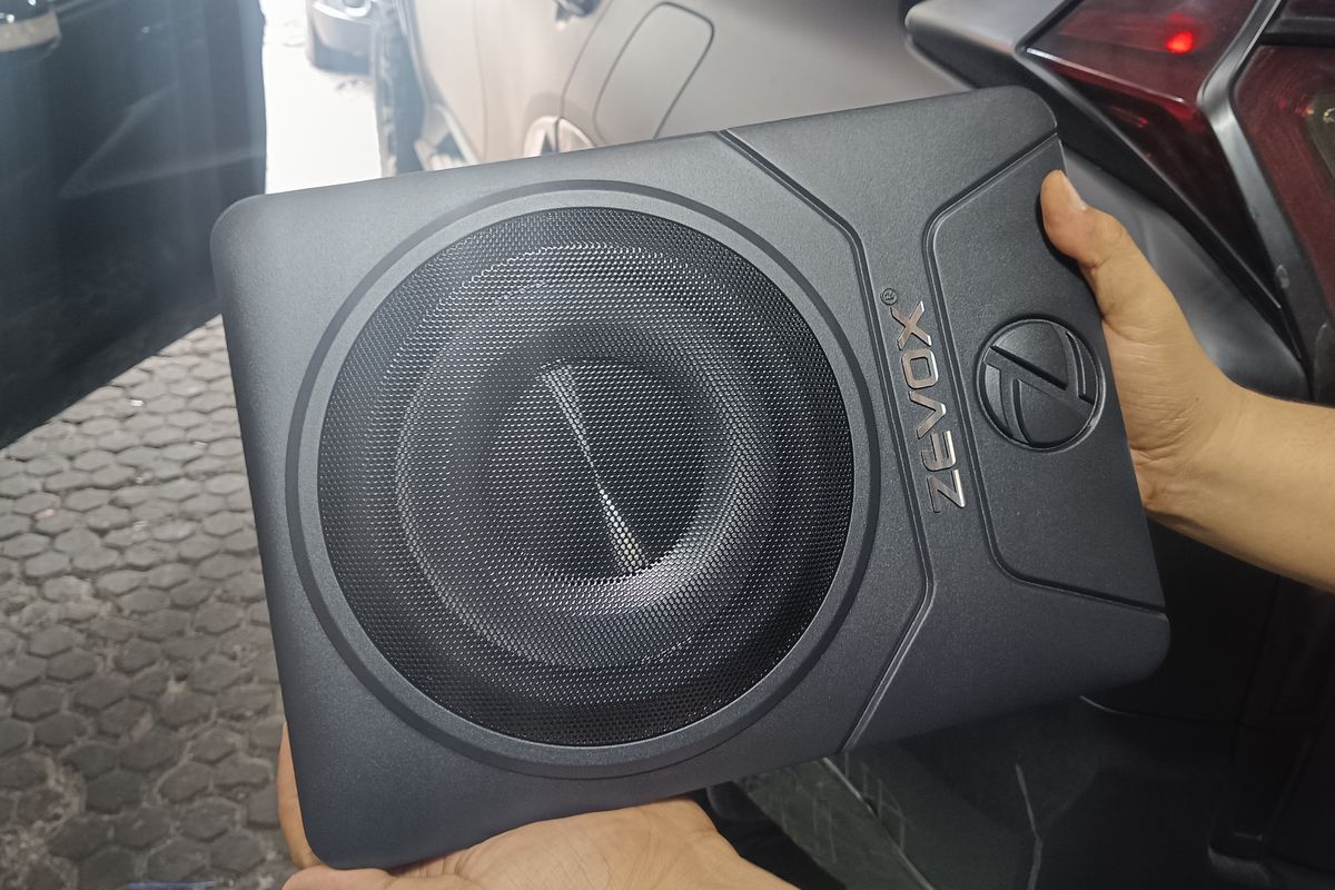 Subwoofer kolong buat di mobil