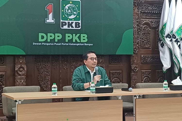 Wakil Sekretaris Jenderal PKB Syaiful Huda saat konferensi pers di Kantor DPP PKB, Jakarta Pusat, Senin (4/3/2024).