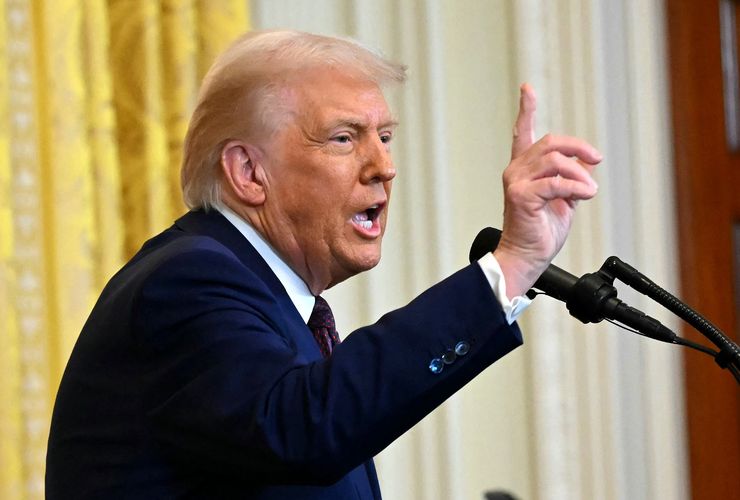 Trump Ancam Rebut Minyak Iran jika Tak Buka Selat Hormuz pada Senin