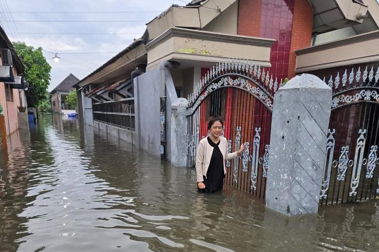 Banjir melamda dua desa di Kecamatan Beji Kabupaten Pasuruan setelah meluapnya sungai Wrati yanh tidak dapat menampung air hujan, Kamis (16/01/2025).