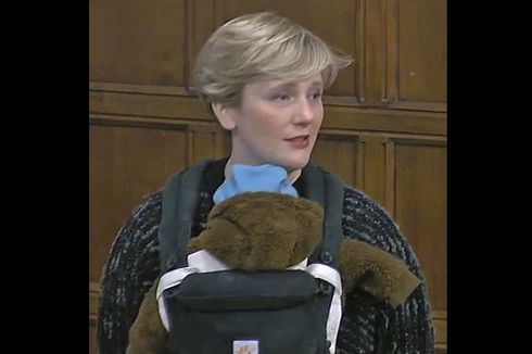 Anggota Parlemen Inggris Ditegur karena Rapat Sambil Gendong Bayinya yang Tidur