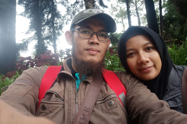 Peternak kambing Mulyoko dan istri