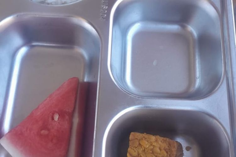 Daging Ayam Basi, Siswa-siswi di Ruteng NTT Hanya Konsumsi Menu MBG Tanpa Lauk Hewani