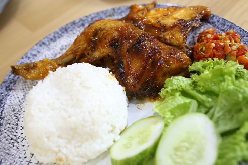Menjajal Ayam dan Ikan Bakar Super Pedas dari Kantin DPR RI