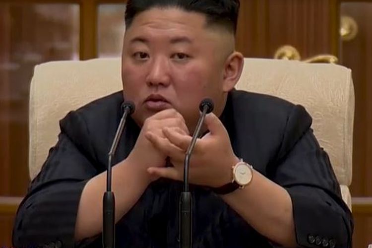 Kim Jong Un dengan jam tangan IWC