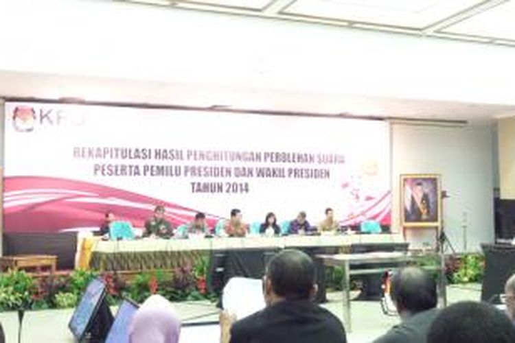Rapat rekapitulasi suara Pemilu Presiden 2014 tingkat nasional di Gedung Komisi Pemilihan Umum, Jakarta Pusat, Selasa (22/7/2014).