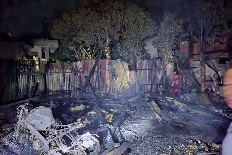 Rumah Terbakar Didahului Ledakan, Lansia Pengidap Stroke di Jambi Tewas Terjebak Api