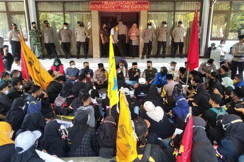 Geruduk Kantor DPRD Nganjuk, Mahasiswa Sampaikan 7 Tuntutan