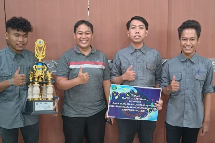 Mahasiswa UNESA Hadirkan Mesin Pengolah Petis untuk Bantu UMKM