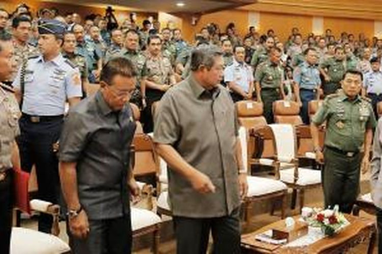 Presiden Susilo Bambang Yudhoyono kembali menekankan kepada para anggota TNI dan Polri untuk tetap bersikap netral pada Pemilihan Presiden 9 Juli 2014. Hal tersebut disampaikan Presiden saat memberikan pengarahan kepada para Perwira Tinggi TNI dan Polri di Gedung Pierre Tandean, Kementerian Pertahanan, Senin (2/6/2014).