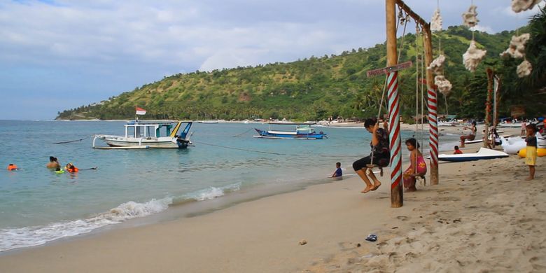 Keindahan Pantai Pandanan, Desa Malaka, Kabupaten Lombok Utara, NTB menarik perhatian para pelancong yang bertandang ke Pulau Lombok.