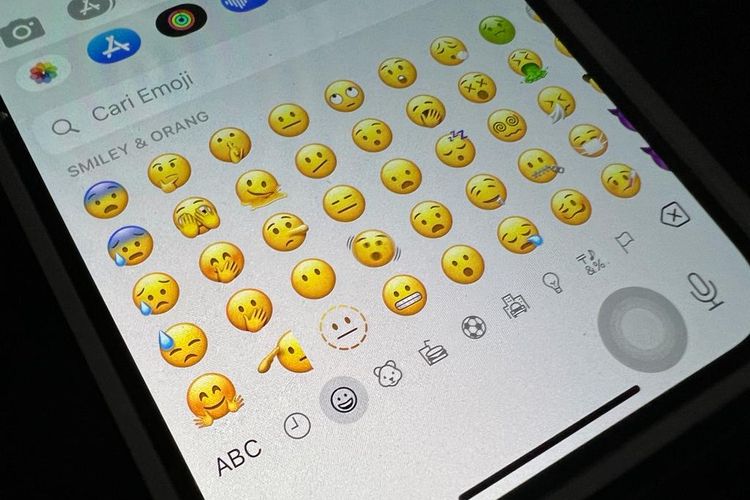 Tampilan emoji wajah bergetar sebagai salah satu emoji iOS 16.4 yang baru dirilis.