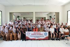 Sinarmas World Academy Gelar Waqaf Al Quran dan Pembagian Buku Tulis untuk SD di Tangerang