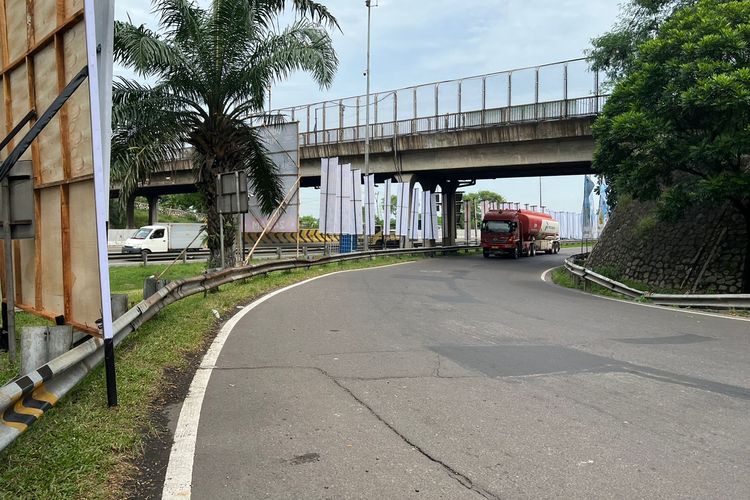 Kondisi Tol Japek menjelang hari kedua ganjil genap, Selasa (26/4/2022).