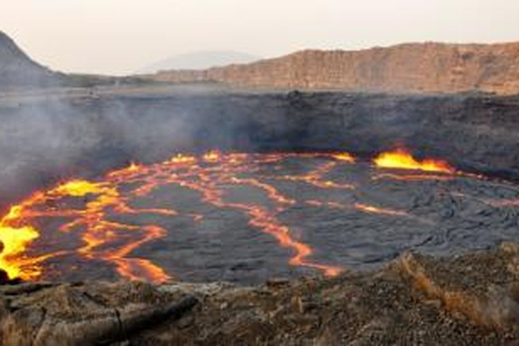 Kawah vulkanik Erte Ale yang merupakan kawah tertua yang masih aktif.