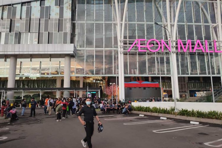 Kebakaran di AEON Mall Sentul City, Kecamatan Babakan Madang, Kabupaten Bogor, Jawa Barat, Jumat (21/1/2022)