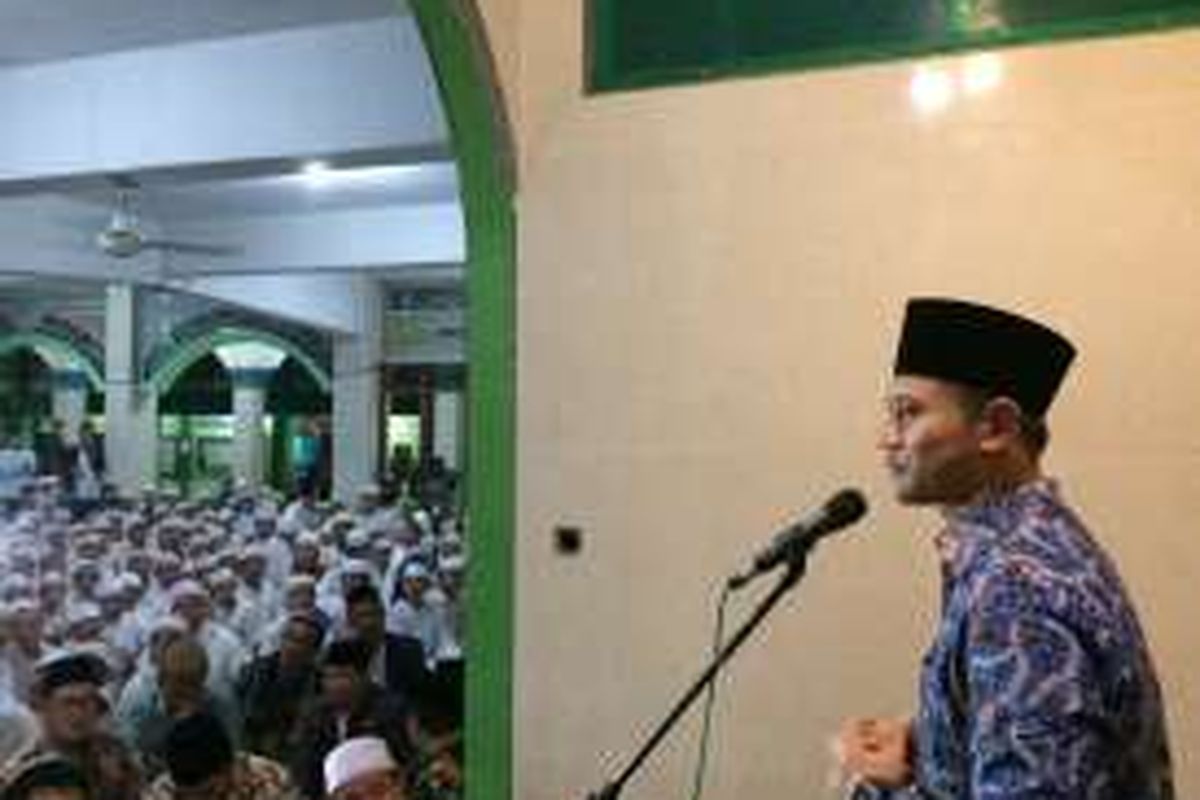 Bakal calon gubernur DKI Jakarta, Agus Harimurti Yudhoyono di Pondok Pesantren Asshiddiqiyah, Jakarta Barat, Senin (10/10/2016).