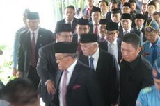Kompak, Pimpinan Parpol KMP Bersama-sama Menuju Ruang Pelantikan Jokowi-JK