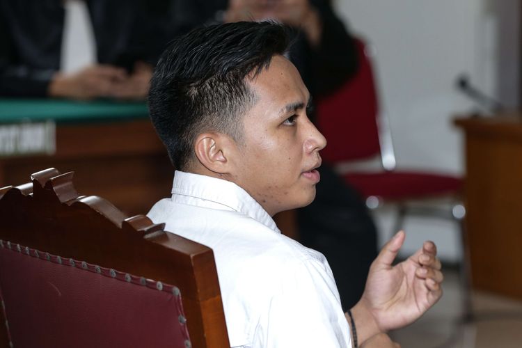 Terdakwa kasus dugaan pembunuhan berencana terhadap Nofriansyah Yosua Hutabarat atau Brigadir J, Richard Eliezer menjalani sidang vonis di Pengadilan Negeri Jakarta Selatan, Rabu (15/2/2023). Richard Eliezer divonis hukuman 1,5 tahun penjara.