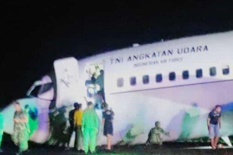 Pesawat TNI AU tergelincir di Bandara Timika.