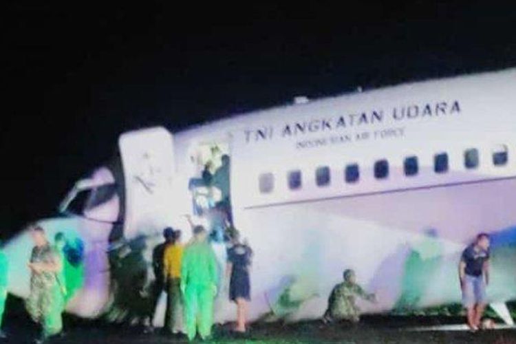 Pesawat TNI AU Tergelincir Di Bandara Mozes Kilangin Timika