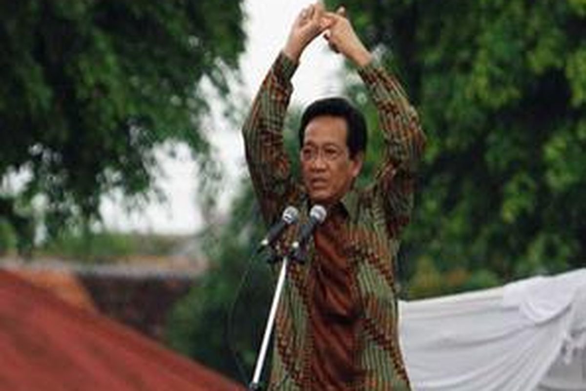 Sri Sultan Hamengku Buwono X ketika berpidato politik dalam acara Pisowanan Agung.