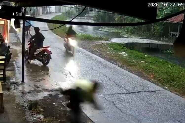 Pelajar di Karawang Dibegal Ketika Berteduh Saat Hujan, Motor Dibawa Kabur