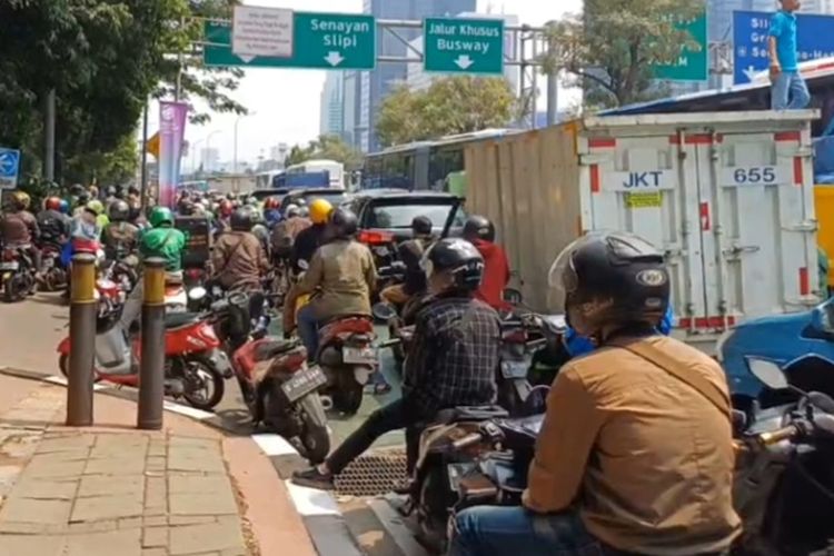 Kemacetan di Jalan Gatot Subroto, Jakarta Selatan, pada Kamis (7/9/2023) pagi.