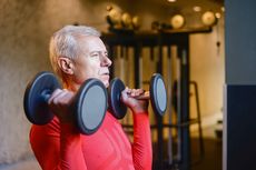 5 Latihan Kekuatan di Usia 60 Tahun demi Cegah Tulang Keropos